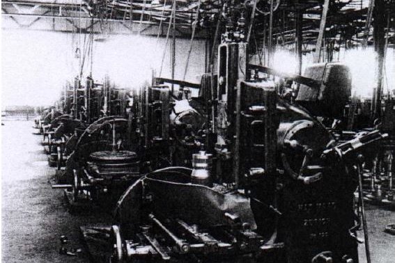 从 1932 年起：转向与变速箱技术的历史始于采埃孚集团